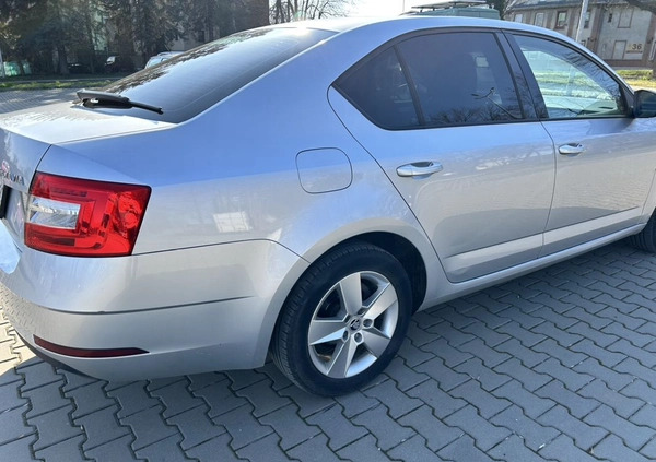 Skoda Octavia cena 52000 przebieg: 154000, rok produkcji 2017 z Czeladź małe 106